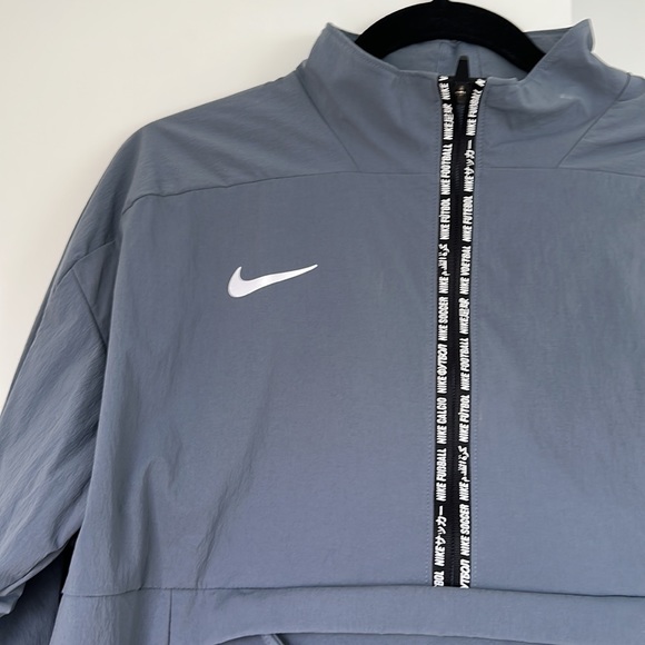 Nike F.C. Cropped Windbreaker - Picture 2 of 5